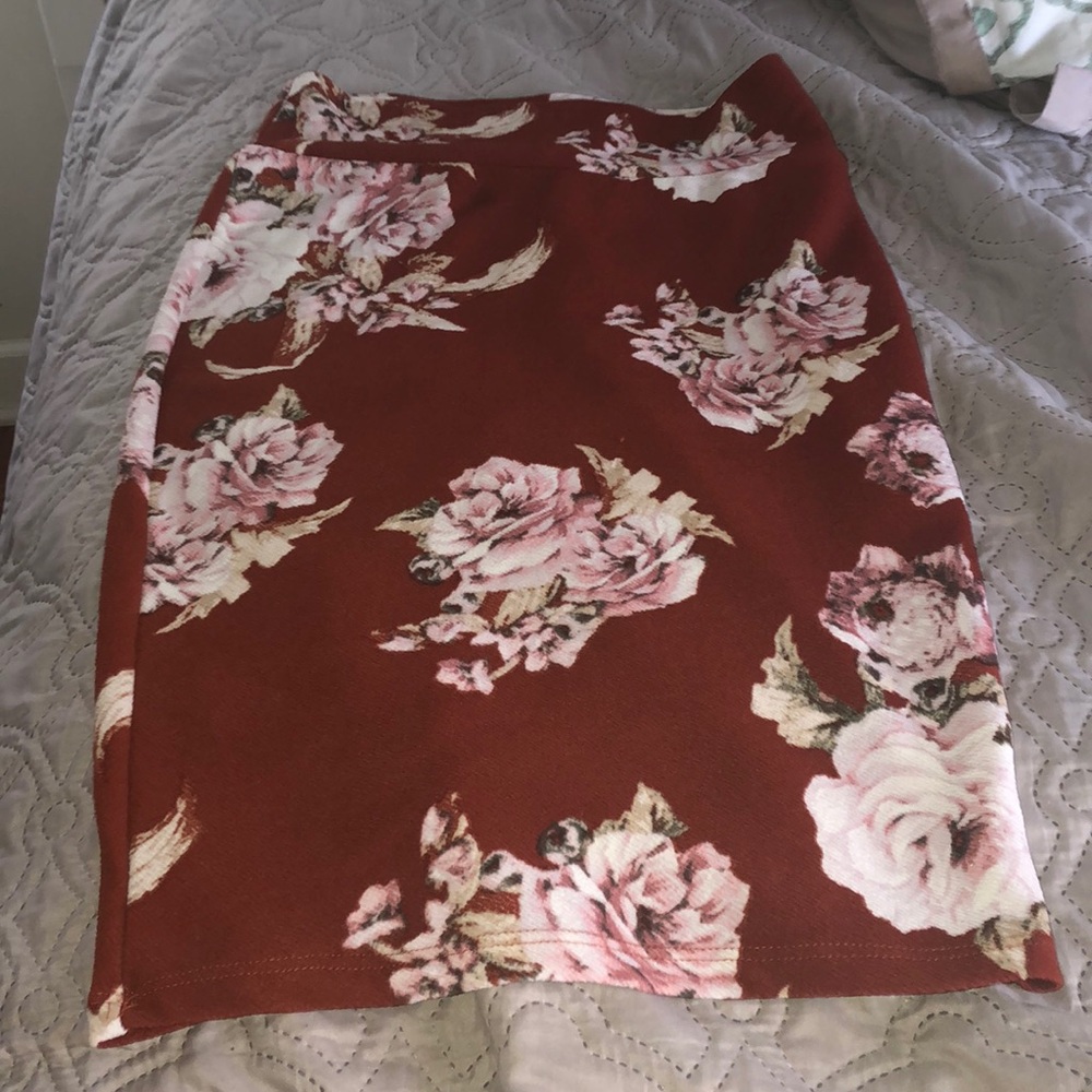 Long maxi skirt with pink flowers ! It’s beautiful